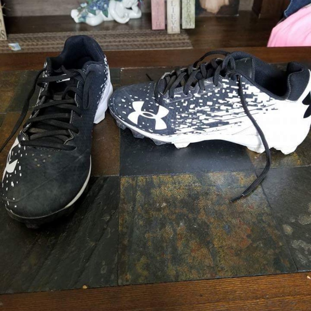 Softball cleats
